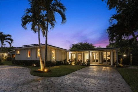House in Wilton Manors, Florida 3 bedrooms, 195.09 sq.m. № 2185388