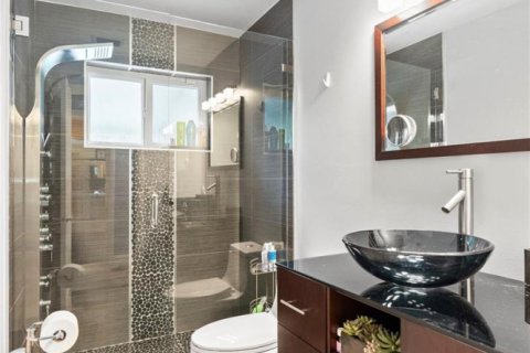 Casa en venta en Wilton Manors, Florida, 3 dormitorios, 195.09 m2 № 2185388 - foto 15