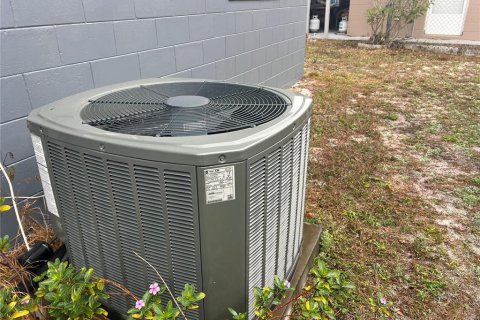 Villa ou maison à vendre à Tavares, Floride: 2 chambres, 76.37 m2 № 1598330 - photo 5