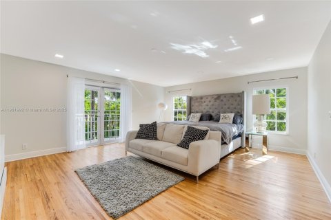 Casa en alquiler en Miami Beach, Florida, 5 dormitorios, 338.26 m2 № 1953579 - foto 16
