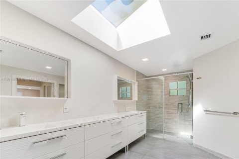 Casa en alquiler en Miami Beach, Florida, 5 dormitorios, 338.26 m2 № 1953579 - foto 27
