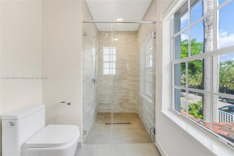 Casa en alquiler en Miami Beach, Florida, 5 dormitorios, 338.26 m2 № 1953579 - foto 21