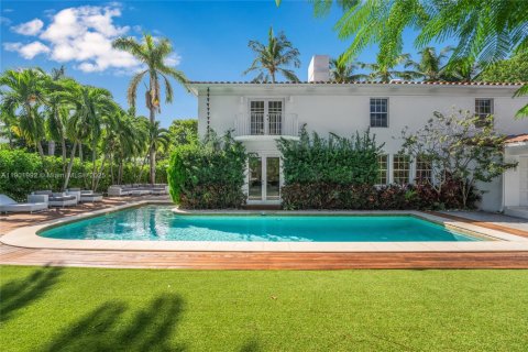 Casa en alquiler en Miami Beach, Florida, 5 dormitorios, 338.26 m2 № 1953579 - foto 1