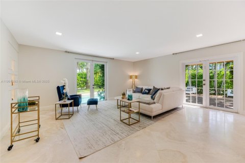 Casa en alquiler en Miami Beach, Florida, 5 dormitorios, 338.26 m2 № 1953579 - foto 13