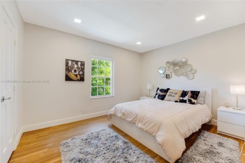 Casa en alquiler en Miami Beach, Florida, 5 dormitorios, 338.26 m2 № 1953579 - foto 19