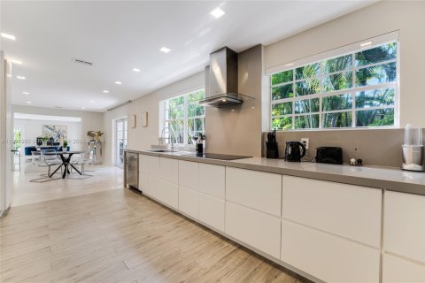 Casa en alquiler en Miami Beach, Florida, 5 dormitorios, 338.26 m2 № 1953579 - foto 14
