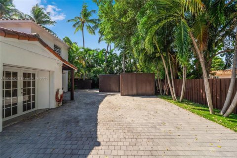 Casa en alquiler en Miami Beach, Florida, 5 dormitorios, 338.26 m2 № 1953579 - foto 30