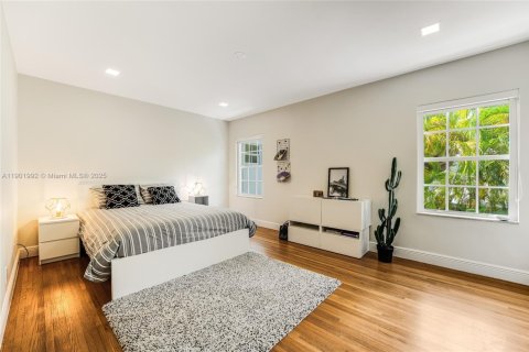 Casa en alquiler en Miami Beach, Florida, 5 dormitorios, 338.26 m2 № 1953579 - foto 24