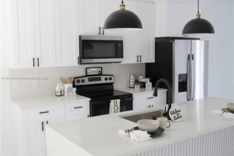 Casa en venta en Lehigh Acres, Florida, 3 dormitorios, 98.48 m2 № 1969454 - foto 6