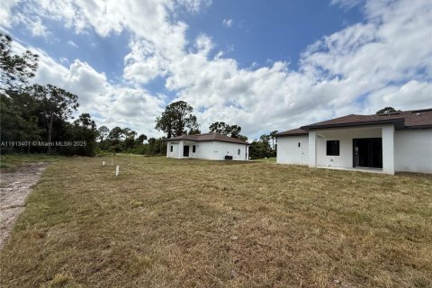 Casa en venta en Lehigh Acres, Florida, 3 dormitorios, 98.48 m2 № 1969454 - foto 4