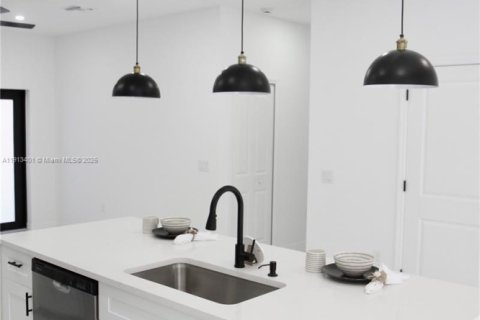 Casa en venta en Lehigh Acres, Florida, 3 dormitorios, 98.48 m2 № 1969454 - foto 8