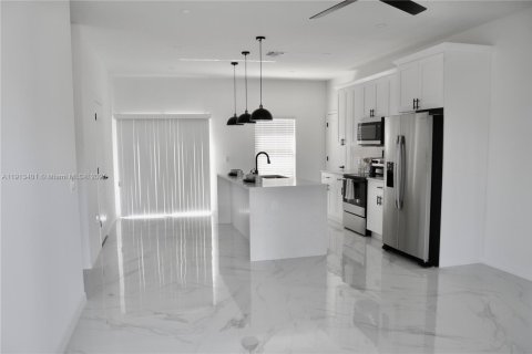 Casa en venta en Lehigh Acres, Florida, 3 dormitorios, 98.48 m2 № 1969454 - foto 5