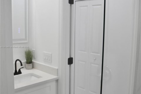 Casa en venta en Lehigh Acres, Florida, 3 dormitorios, 98.48 m2 № 1969454 - foto 19