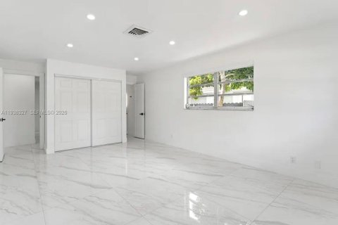 Купить виллу или дом в Пемброк-Пайнс, Флорида 3 спальни, 154.22м2, № 1995878 - фото 17