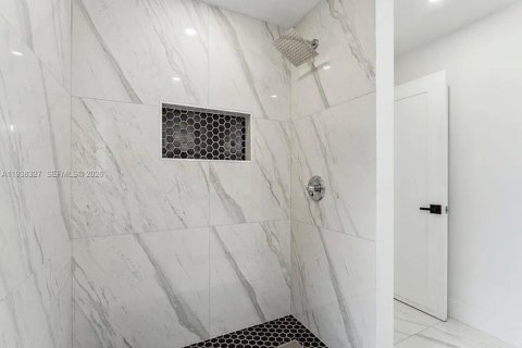 Купить виллу или дом в Пемброк-Пайнс, Флорида 3 спальни, 154.22м2, № 1995878 - фото 18