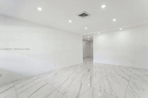 Купить виллу или дом в Пемброк-Пайнс, Флорида 3 спальни, 154.22м2, № 1995878 - фото 16