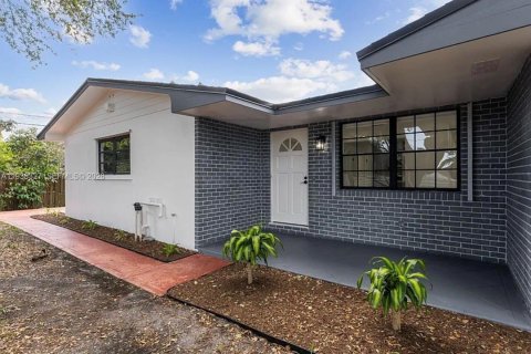 Купить виллу или дом в Пемброк-Пайнс, Флорида 3 спальни, 154.22м2, № 1995878 - фото 3