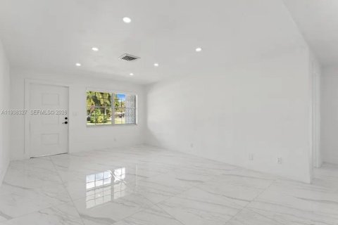 Купить виллу или дом в Пемброк-Пайнс, Флорида 3 спальни, 154.22м2, № 1995878 - фото 6