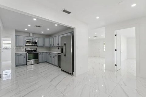 Купить виллу или дом в Пемброк-Пайнс, Флорида 3 спальни, 154.22м2, № 1995878 - фото 8