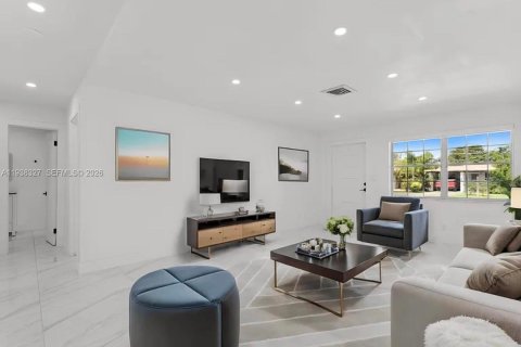 Купить виллу или дом в Пемброк-Пайнс, Флорида 3 спальни, 154.22м2, № 1995878 - фото 4