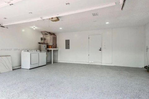 Купить виллу или дом в Пемброк-Пайнс, Флорида 3 спальни, 154.22м2, № 1995878 - фото 24