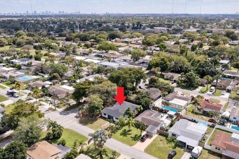 Купить виллу или дом в Пемброк-Пайнс, Флорида 3 спальни, 154.22м2, № 1995878 - фото 22