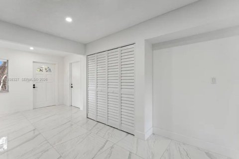 Купить виллу или дом в Пемброк-Пайнс, Флорида 3 спальни, 154.22м2, № 1995878 - фото 12