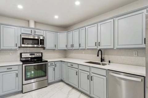 Купить виллу или дом в Пемброк-Пайнс, Флорида 3 спальни, 154.22м2, № 1995878 - фото 11