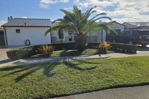 Снять в аренду виллу или дом в Хайалиа, Флорида 4 спальни, 124.02м2, № 1964134 - фото 1