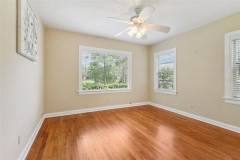 House in Tampa, Florida 3 bedrooms, 133.87 sq.m. № 1885576 - photo 12