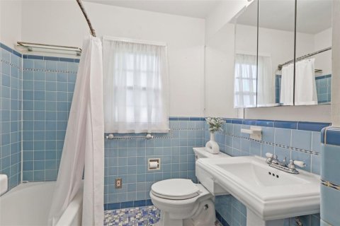 House in Tampa, Florida 3 bedrooms, 133.87 sq.m. № 1885576 - photo 10