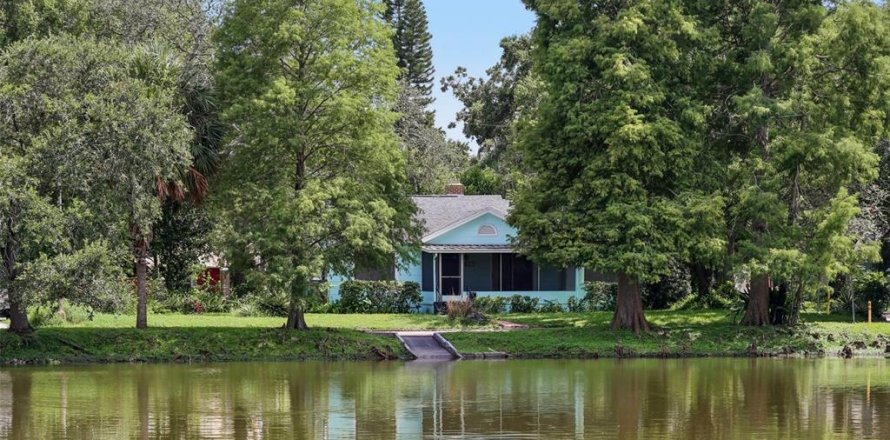 House in Tampa, Florida 3 bedrooms, 133.87 sq.m. № 1885576