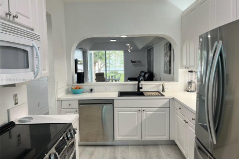 Condo in Doral, Florida, 3 bedrooms  № 1865256 - photo 12