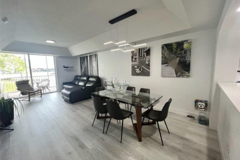 Condo in Doral, Florida, 3 bedrooms  № 1865256 - photo 1