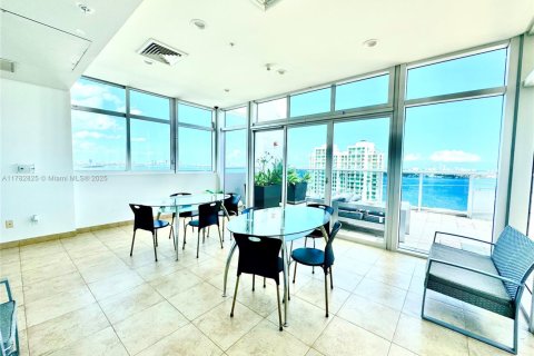Condo in North Bay Village, Florida, 2 bedrooms  № 1869908 - photo 19