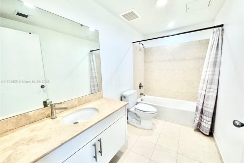 Condo in North Bay Village, Florida, 2 bedrooms  № 1869908 - photo 18