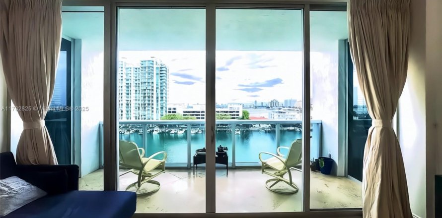 Condo in North Bay Village, Florida, 2 bedrooms  № 1869908
