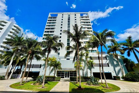 Condo in North Bay Village, Florida, 2 bedrooms  № 1869908 - photo 4