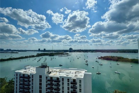 Condo in North Bay Village, Florida, 2 bedrooms  № 1869908 - photo 3
