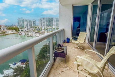 Condo in North Bay Village, Florida, 2 bedrooms  № 1869908 - photo 6