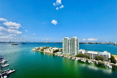 Condo in North Bay Village, Florida, 2 bedrooms  № 1869908 - photo 2