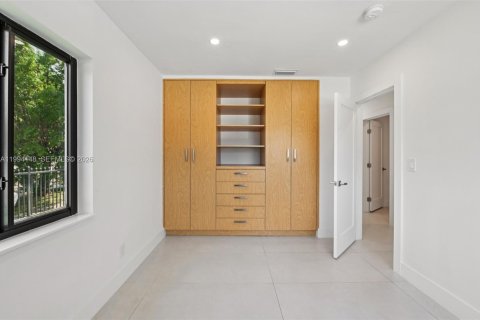 House in Miami, Florida 5 bedrooms, 163.97 sq.m. № 2055839 - photo 23