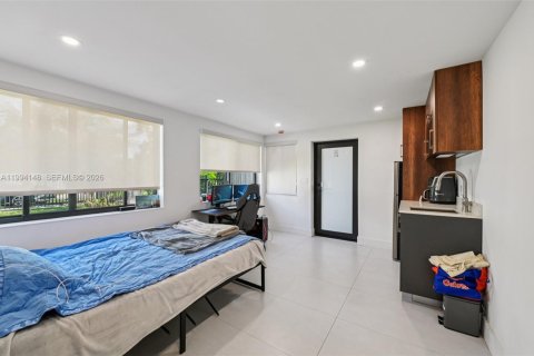 House in Miami, Florida 5 bedrooms, 163.97 sq.m. № 2055839 - photo 19