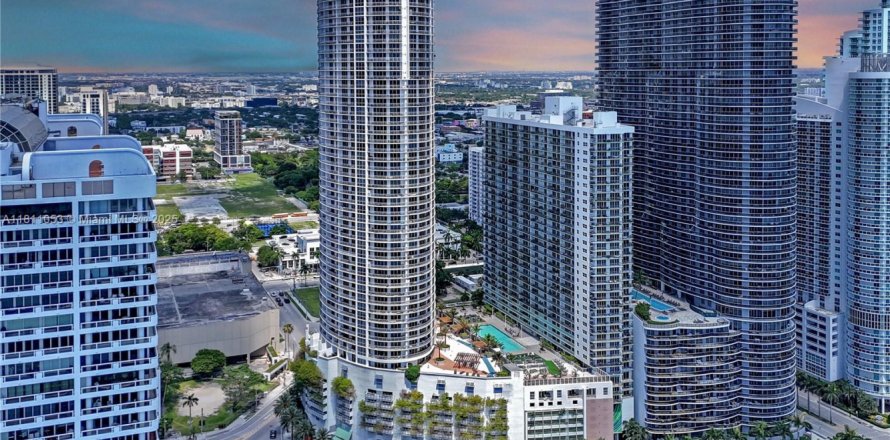 Condominio en Miami, Florida, 2 dormitorios № 1933615