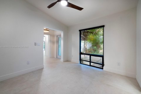 Casa en alquiler en Biscayne Park, Florida, 3 dormitorios, 172.8 m2 № 1955982 - foto 18