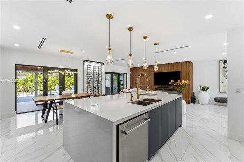Casa en venta en Palmetto Bay, Florida, 4 dormitorios, 205.31 m2 № 2003359 - foto 10