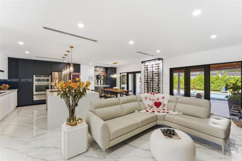 Casa en venta en Palmetto Bay, Florida, 4 dormitorios, 205.31 m2 № 2003359 - foto 8