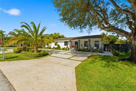 Casa en venta en Palmetto Bay, Florida, 4 dormitorios, 205.31 m2 № 2003359 - foto 2