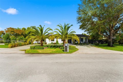 Casa en venta en Palmetto Bay, Florida, 4 dormitorios, 205.31 m2 № 2003359 - foto 4