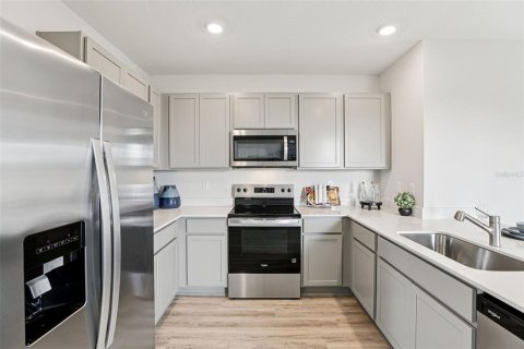 House in Winter Haven, Florida 3 bedrooms, 139.73 sq.m. № 2113657 - photo 9
